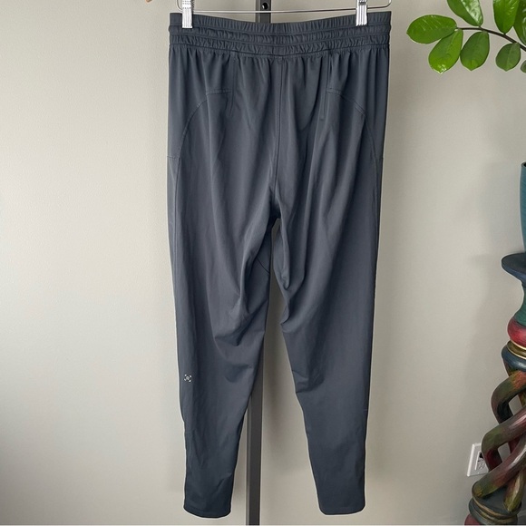 Lululemon Chill Motion Pant Melanite Ankle Zipper Snap Pocket Size Medium - Picture 4 of 11